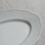ヨシノヒトシ 白瓷花邊橢圓盤