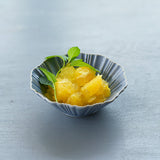 Studio M' Moulin 摺邊花型小碗 共二色