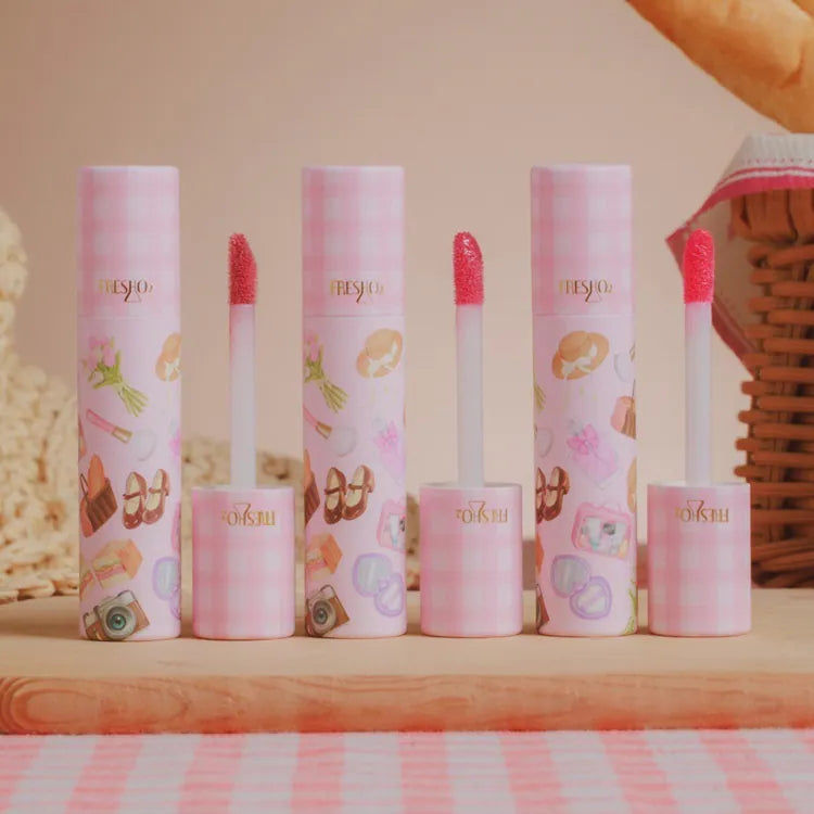 Glossy art lip oil