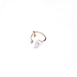 Grasp Pearl Ring Rose Gold