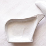 日本益子燒吉澤窯灰白色北極熊小盤右向