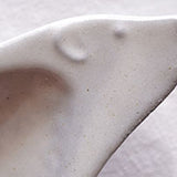 日本益子燒吉澤窯灰白色北極熊小盤右向