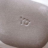 日本益子燒吉澤窯灰白色北極熊小盤右向